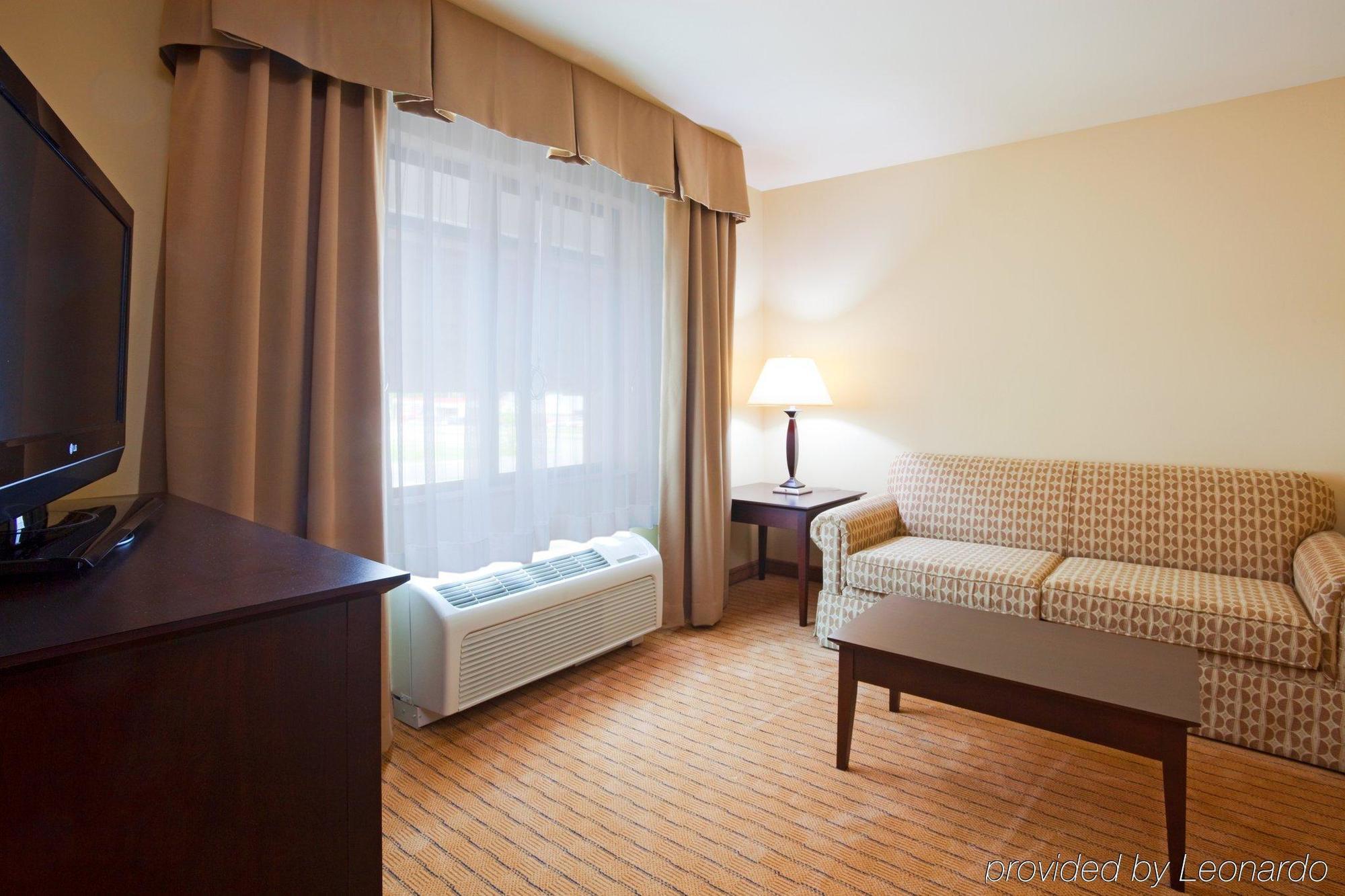 Holiday Inn Express & Suites Madison-Verona By Ihg חדר תמונה